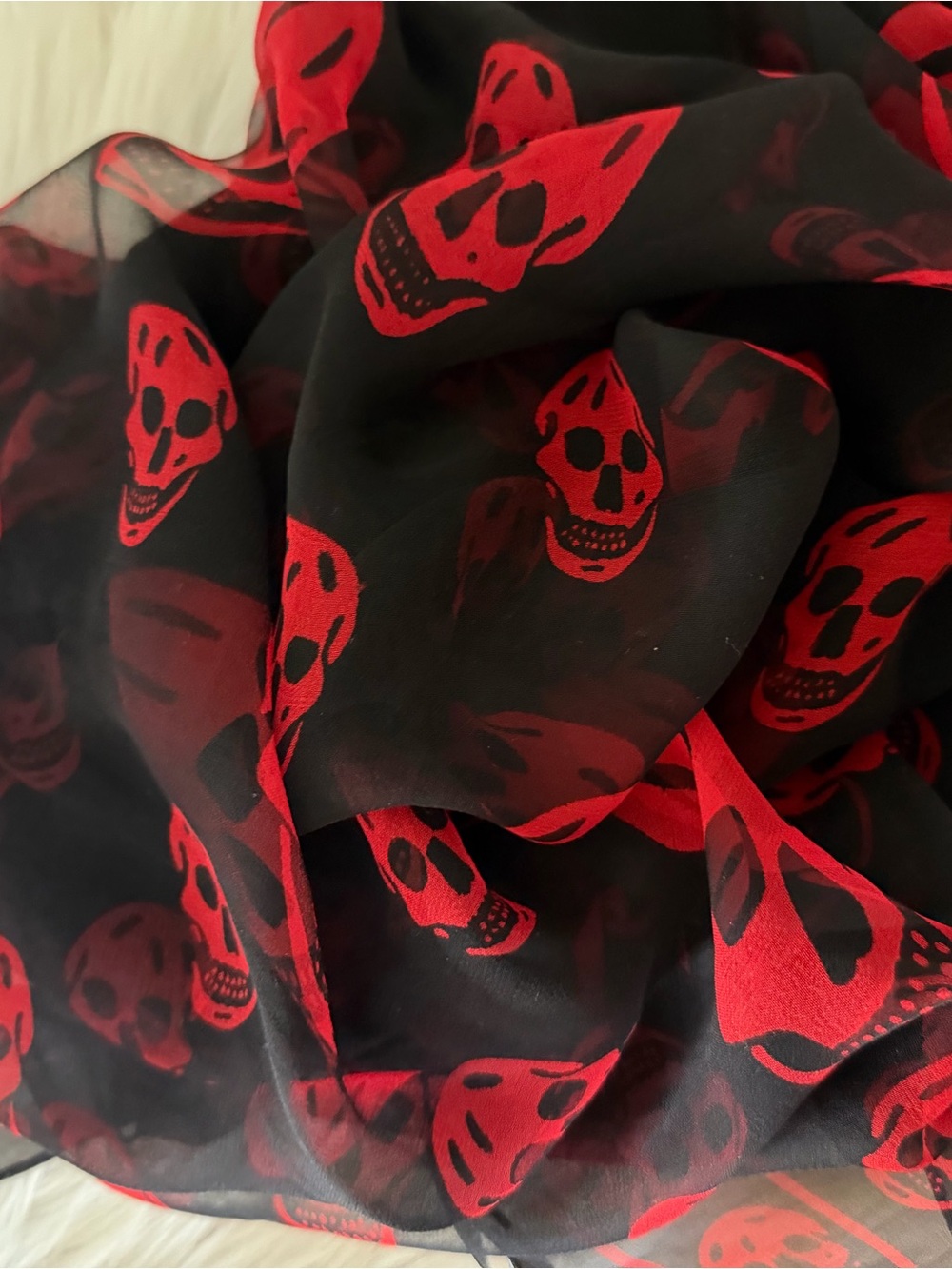 Alexander McQueen Silk Skull wrap shawl Scarf. - Picture 6 of 16